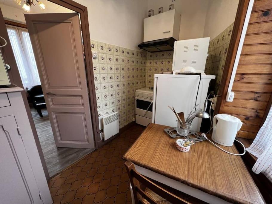Апартаменты Le Nid Douillet Rustique Linge Fourni Ла-Бурбуль Экстерьер фото